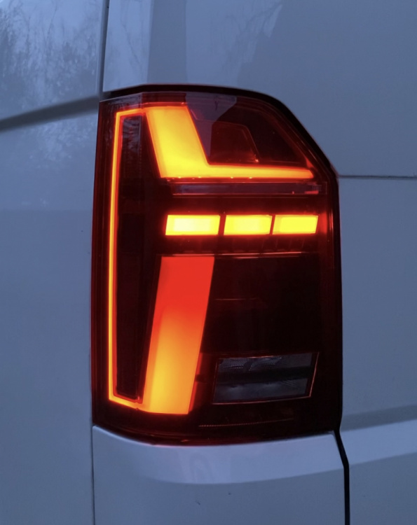 Voll LED Rückleuchten für VW T6 2015-2019 rot T6.1-Look sequentieller Start Laufblinker