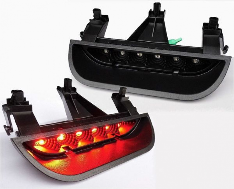 Upgrade Design LED Bremsleuchte für Dacia Duster 2010+ schwarz