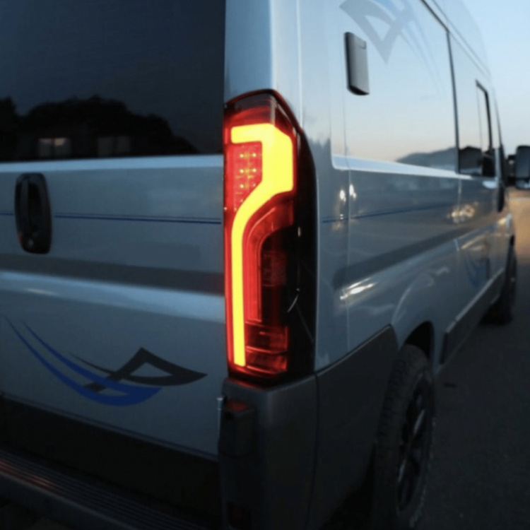 Upgrade Voll LED Rückleuchten für Fiat Ducato III (250, 290) 2006+ rot / rauch mit dyn. Blinker