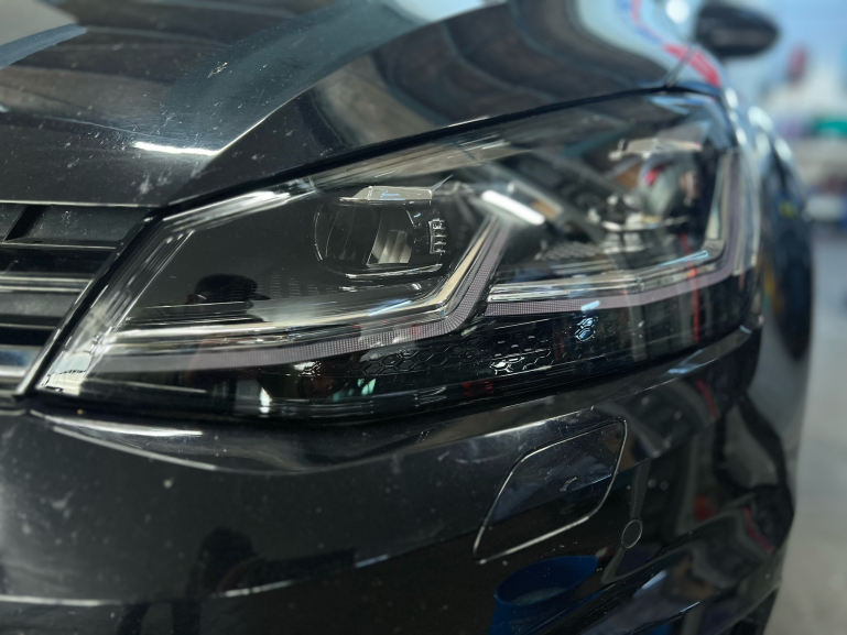 VOLL LED Tagfahrlicht Scheinwerfer für VW Golf 7 (VII) 12-17 schwarz mit dynamischem LED Blinker