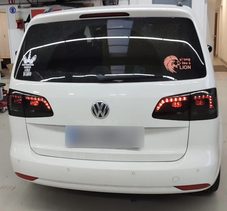 LED Upgrade Design Rückleuchten für VW Touran GP2 10-16 schwarz/rauch