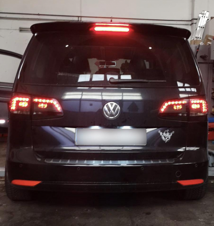 LED Upgrade Design Rückleuchten für VW Touran GP2 10-16 schwarz/rauch