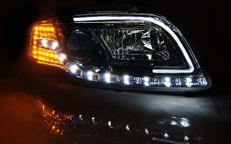 LED Tagfahrlicht Design Scheinwerfer für Audi A4 B7 05-08 chrom