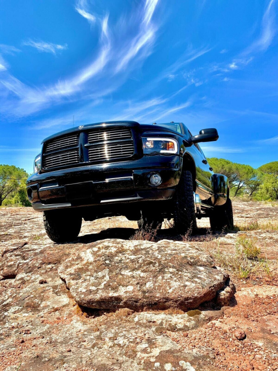 LED Tagfahrlicht Design Scheinwerfer für Dodge RAM 02-06 schwarz