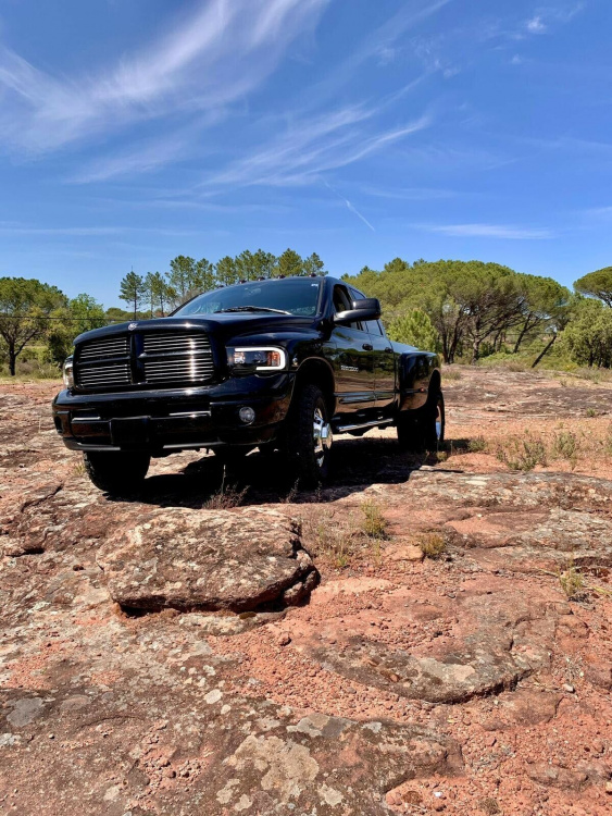 LED Tagfahrlicht Design Scheinwerfer für Dodge RAM 02-06 schwarz