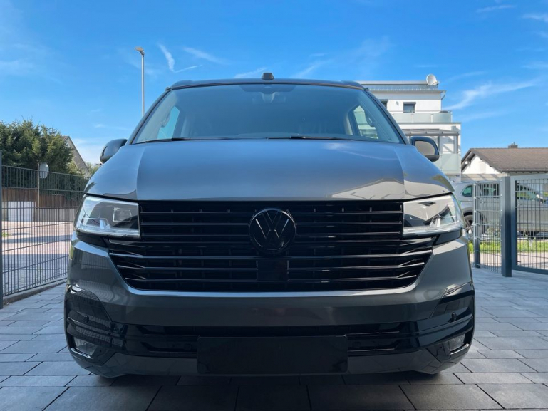 Kühlergrill mit Logohalter + Stoßstangenblenden für Volkswagen T6.1 ab 2019 Hochglanz schwarz