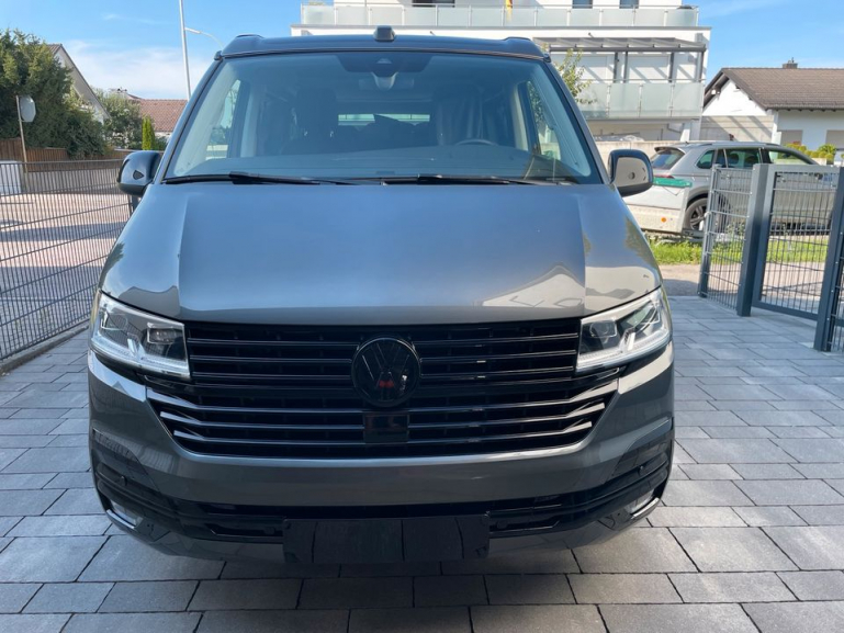 Kühlergrill mit Logohalter + Stoßstangenblenden für Volkswagen T6.1 ab 2019 Hochglanz schwarz