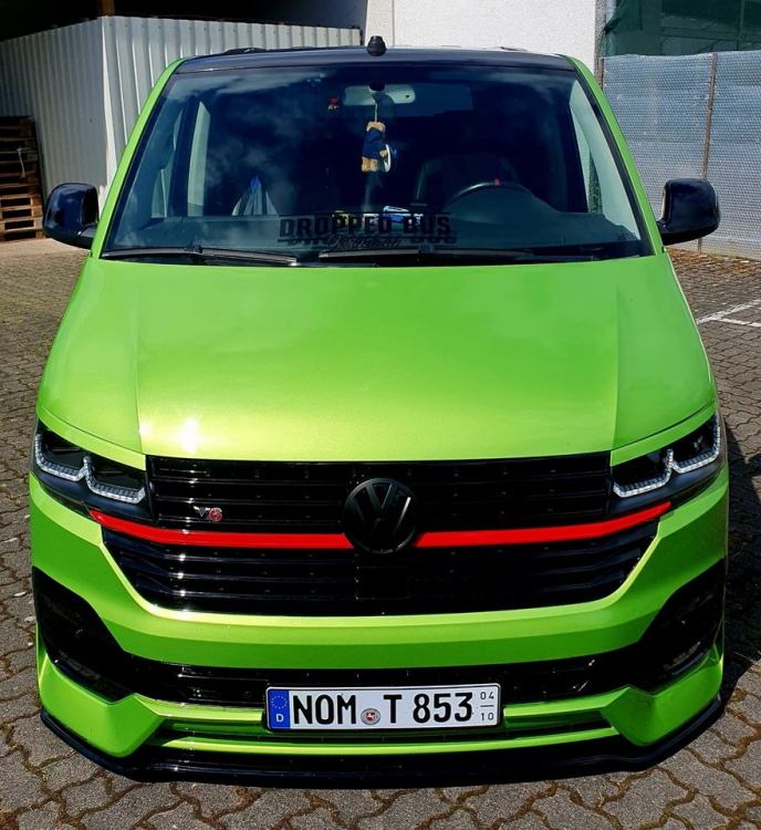 Kühlergrill mit Logohalter + Stoßstangenblenden für Volkswagen T6.1 ab 2019 Hochglanz schwarz