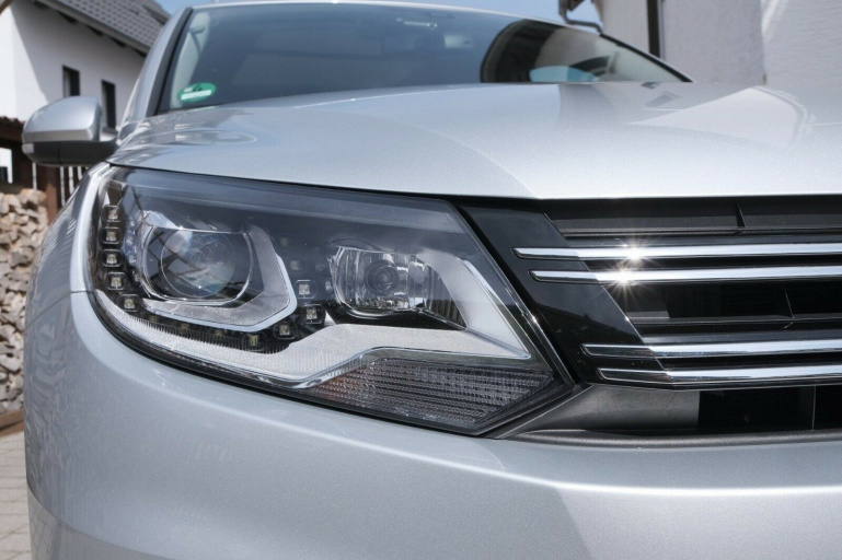 LED Tagfahrlicht Scheinwerfer für VW Tiguan Facelift 11-15 schwarz