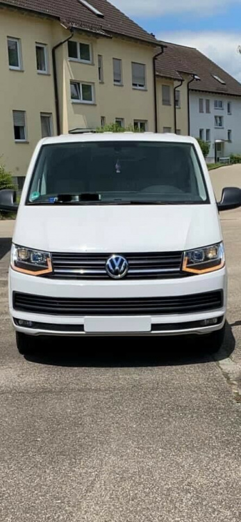 LED Tagfahrlicht Scheinwerfer für VW T6 15-19 chrom mit dynamischem LED Blinker