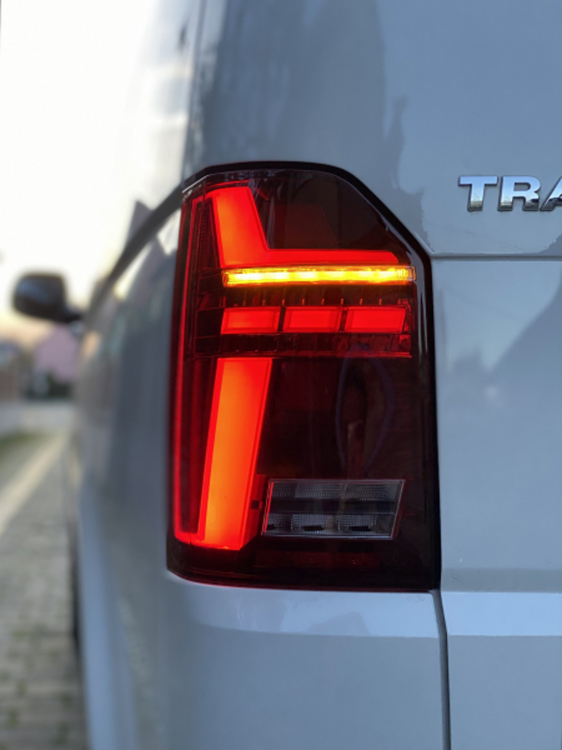 Voll LED Lightbar Design Rückleuchten für VW T6 15-19 rot/rauch mit dynamischen Blinker (für Heckklappe/LED)