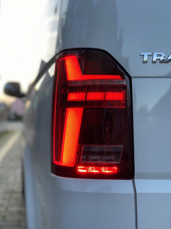 Voll LED Lightbar Design Rückleuchten für VW T6 15-19 rot/rauch mit dynamischen Blinker (für Heckklappe/LED)