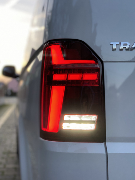 Voll LED Lightbar Design Rückleuchten für VW T6 15-19 rot/rauch mit dynamischen Blinker (für Heckklappe/LED)