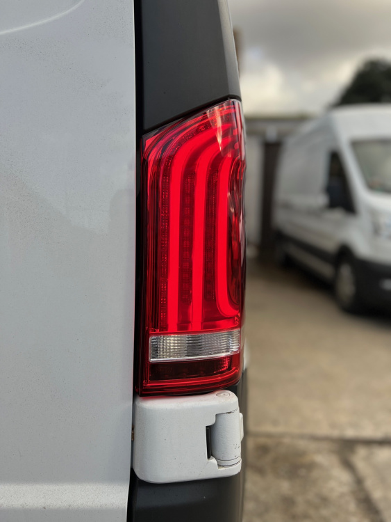 LED Upgrade Design Rückleuchten für Mercedes Benz Vito / V-Klasse W447 14-19 rot/weiß dynamisch
