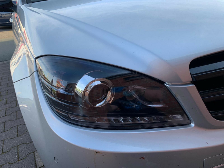 LED Tagfahrlicht Scheinwerfer für Mercedes Benz C-Klasse W204 07-10 schwarz