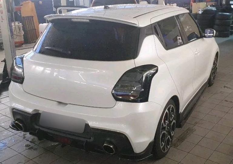 Voll LED Lightbar Design Rückleuchten für Suzuki Swift VI (6) 17+ rauch mit dynamischem Blinker