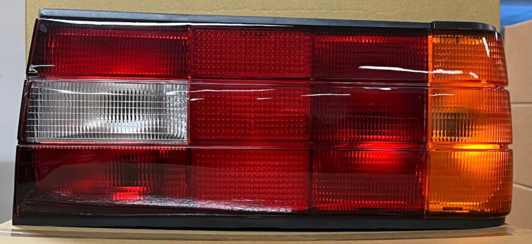 Upgrade Classic Design Rückleuchten für BMW 3er E30 Touring / Cabrio / Coupe 87-94 rot/weiß