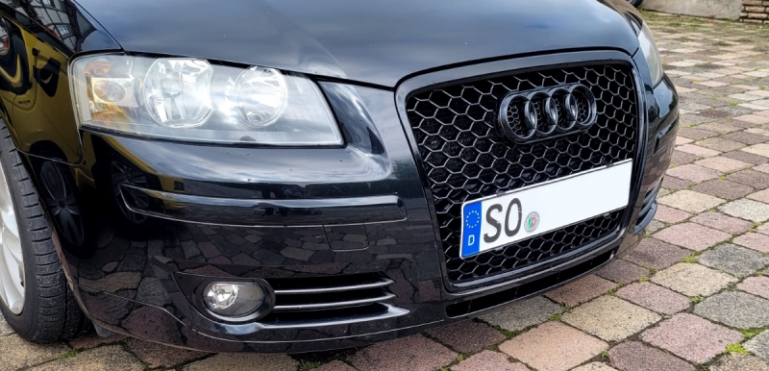 Upgrade Sportgrill / Kühlergrill Emblemhalter / Ringhalter / Logohalter für Audi A1, A2, A3, A4, A5, A6, A7, A8 Hochglanzschwarz