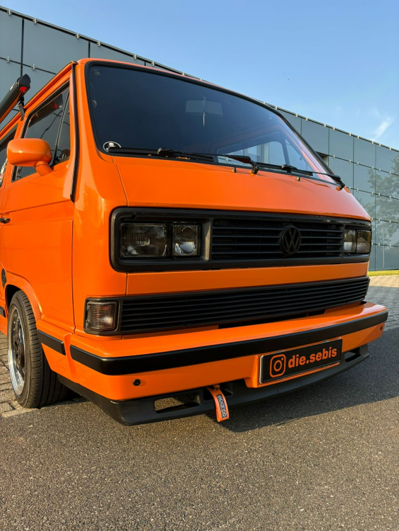 Upgrade Sportgrill / Kühlergrill mit Emblem-Aussparung für Volkswagen T3 (Eckige Scheinwerfer-Aussparung) 79-92 schwarz matt