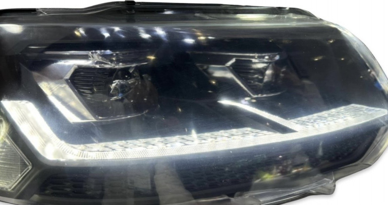 Ugrade Design Voll LED "Specialized" Tagfahrlicht Scheinwerfer für VW T5 GP (Facelift) 10-15 schwarz ohne Dynamik und ohne Welcome-Funktion!