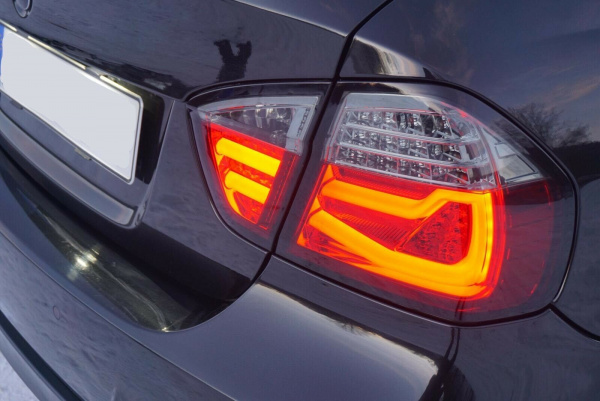 LED Lightbar Design Rückleuchten für BMW 3er E90 05-08 rot/rauch