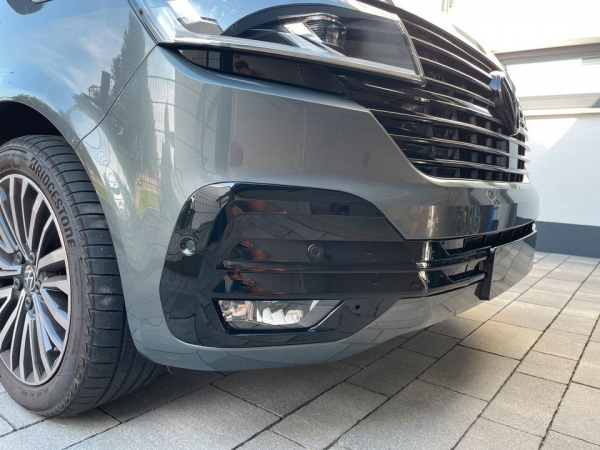 Kühlergrill mit Logohalter + Stoßstangenblenden für Volkswagen T6.1 ab 2019 Hochglanz schwarz