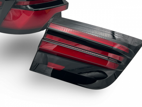 VOLL LED 3D Upgrade Design Lightbar Rückleuchten Set für BMW X5 E70 LCI 10-13 schwarz/rot