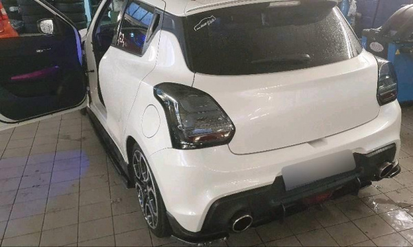 Voll LED Lightbar Design Rückleuchten für Suzuki Swift VI (6) 17+ rauch mit dynamischem Blinker