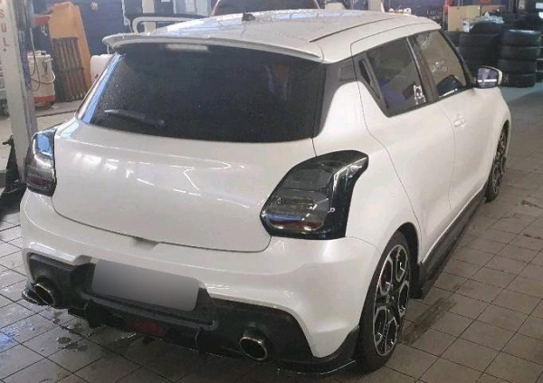 Voll LED Lightbar Design Rückleuchten für Suzuki Swift VI (6) 17+ rauch mit dynamischem Blinker