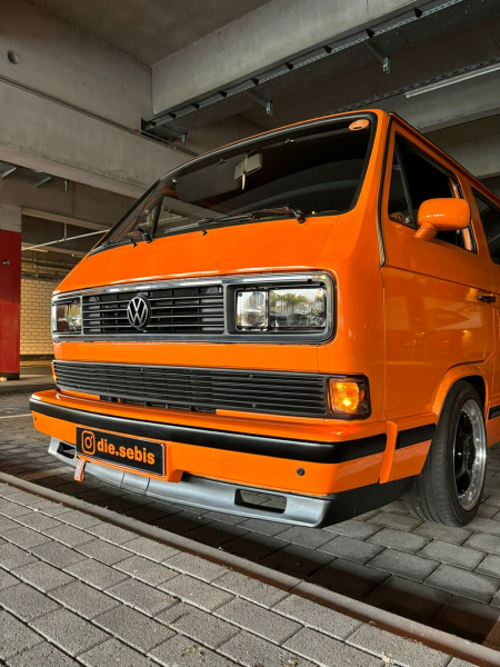 Upgrade Sportgrill / Kühlergrill mit Emblem-Aussparung für Volkswagen T3 (Eckige Scheinwerfer-Aussparung) 79-92 schwarz matt